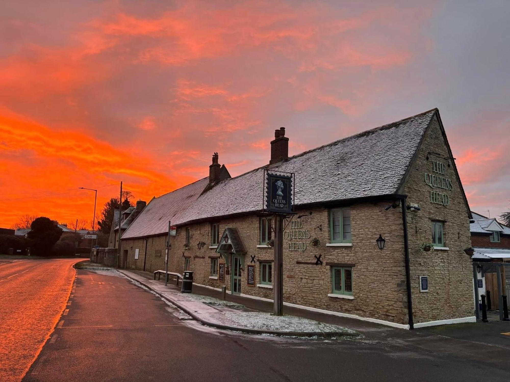 The Queens Head Inn Milton Ernest Exterior foto